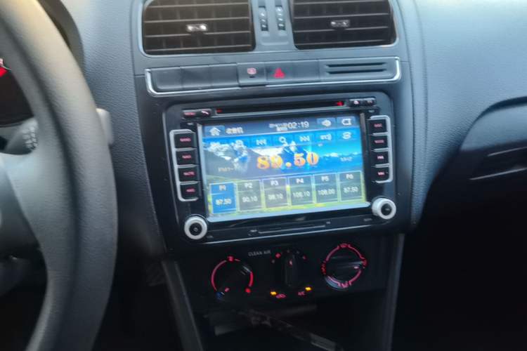 Used Volkswagen Polo 2016 1.4L Cross Polo Automatic Audio And AC Panel
