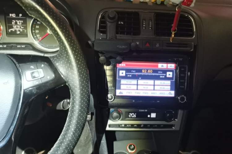 Used Volkswagen Polo 2016 1.6L Cross Polo Automatic Audio And AC Panel