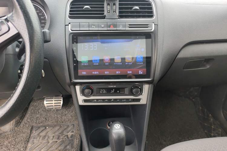 Used Volkswagen Polo 2016 1.6L Cross Polo Automatic Audio And AC Panel