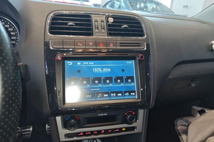 Used Volkswagen Polo 2016 1.6L Cross Polo Automatic Audio And AC Panel