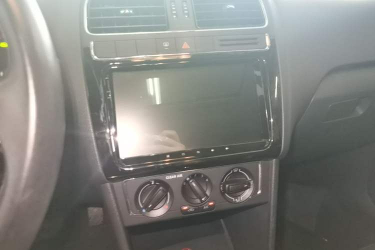 Used Volkswagen Polo 2016 1.6L Automatic Comfort Model Audio And AC Panel