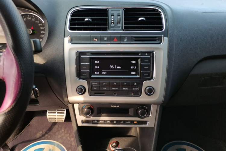 Used Volkswagen Polo 2016 1.6L Cross Polo Automatic Audio And AC Panel