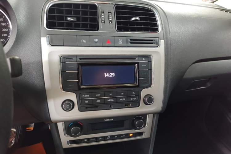 Used Volkswagen Polo 2016 1.6L Cross Polo Automatic Audio And AC Panel