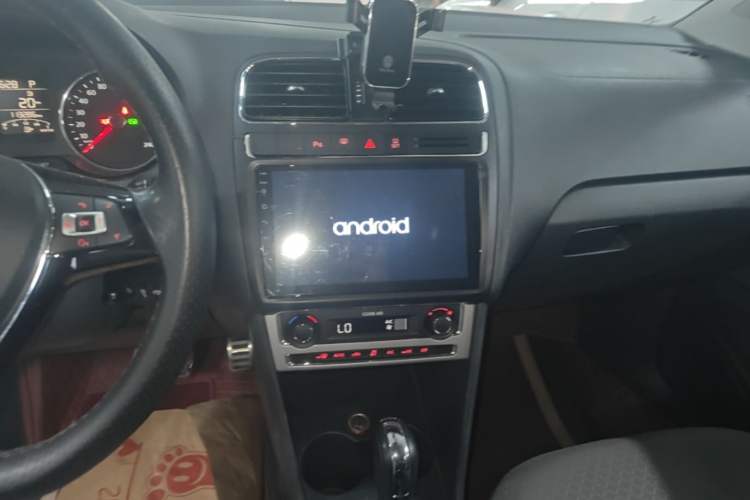 Used Volkswagen Polo 2016 1.6L Cross Polo Automatic Audio And AC Panel