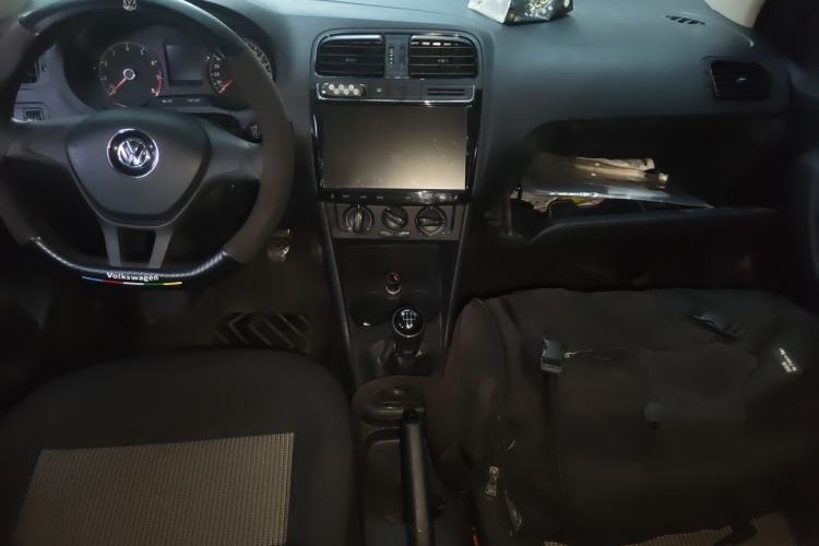 Used Volkswagen Polo 2016 1.4L Cross Polo Manual Center Console