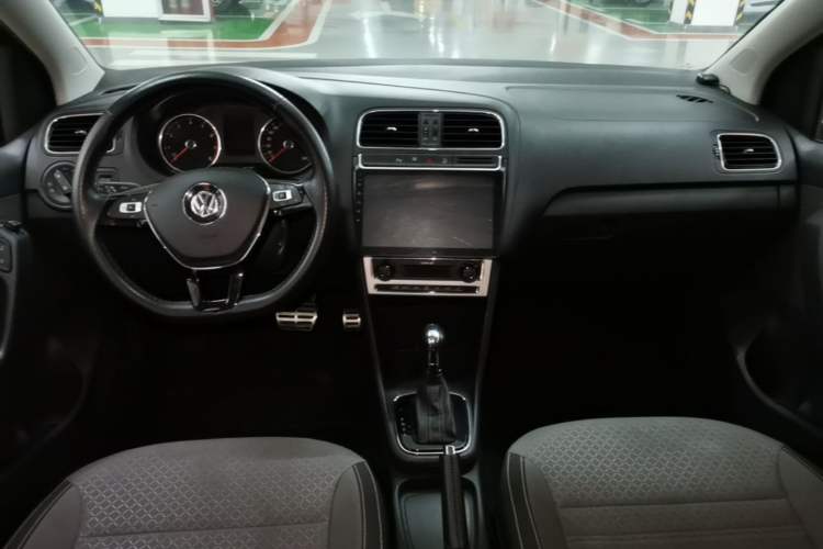 Used Volkswagen Polo 2016 1.6L Cross Polo Automatic Center Console
