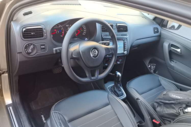 Used Volkswagen Polo 2016 1.4L Cross Polo Automatic Center Console