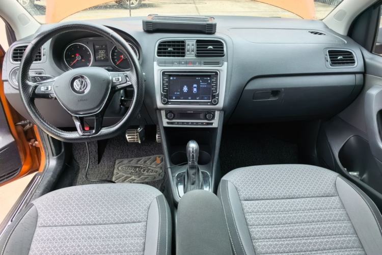 Used Volkswagen Polo 2016 1.6L Cross Polo Automatic Center Console