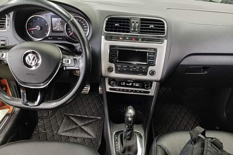 Used Volkswagen Polo 2016 1.6L Cross Polo Automatic Center Console