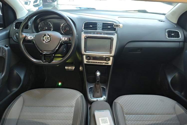 Used Volkswagen Polo 2016 1.6L Cross Polo Automatic Center Console