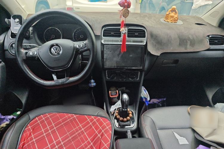 Used Volkswagen Polo 2016 1.6L Automatic Comfort Model Center Console