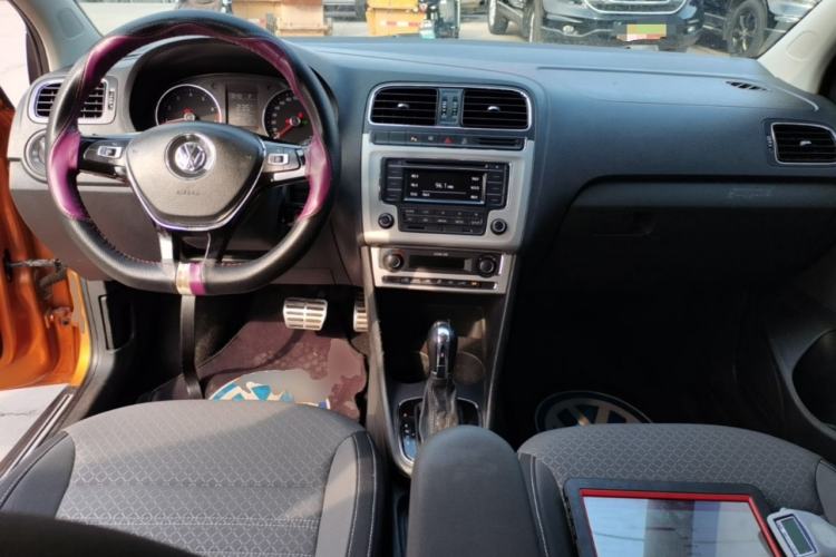 Used Volkswagen Polo 2016 1.6L Cross Polo Automatic Center Console