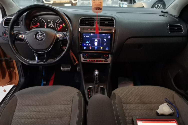 Used Volkswagen Polo 2016 1.6L Cross Polo Automatic Center Console
