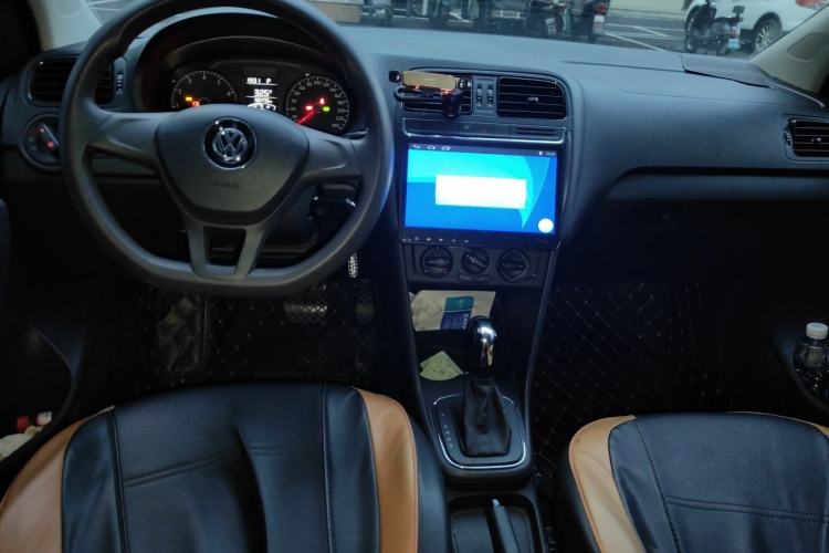 Used Volkswagen Polo 2016 1.4L Cross Polo Automatic Center Console