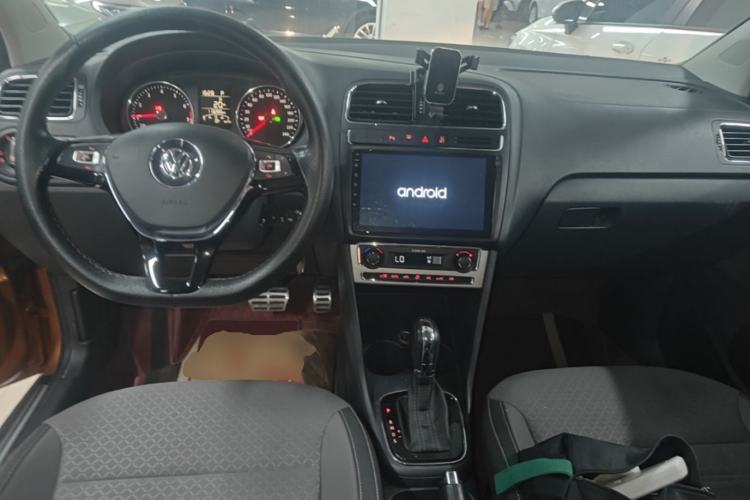Used Volkswagen Polo 2016 1.6L Cross Polo Automatic Center Console