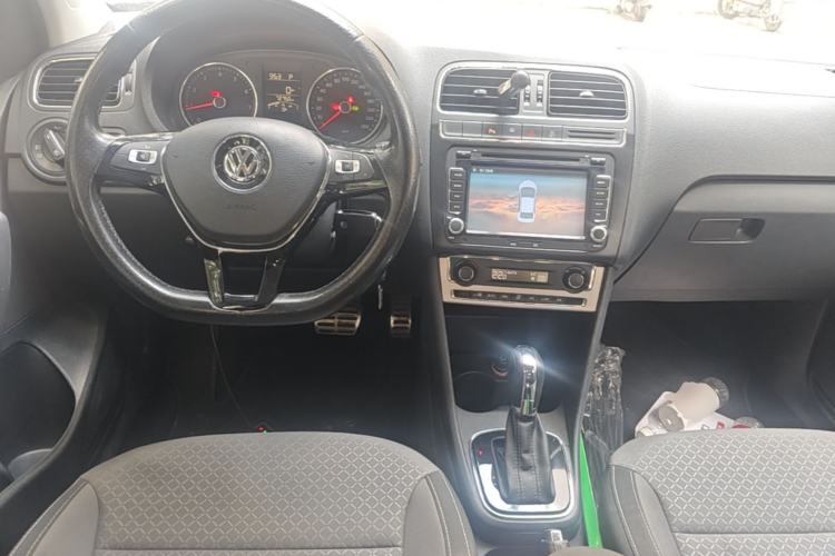 Used Volkswagen Polo 2016 1.6L Cross Polo Automatic Center Console