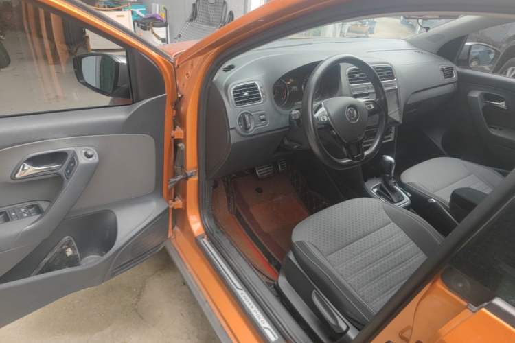 Used Volkswagen Polo 2016 1.6L Cross Polo Automatic Driver Seat
