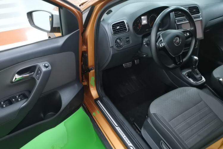 Used Volkswagen Polo 2016 1.6L Cross Polo Automatic Driver Seat