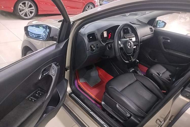Used Volkswagen Polo 2016 1.4L Cross Polo Automatic Driver Seat