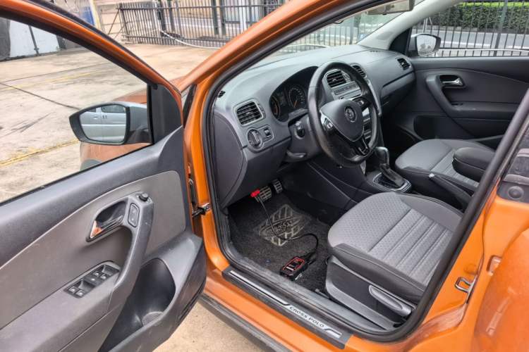 Used Volkswagen Polo 2016 1.6L Cross Polo Automatic Driver Seat