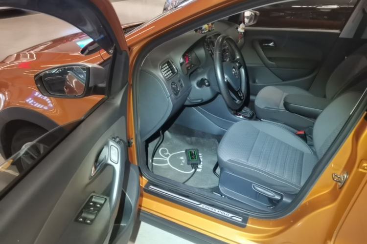 Used Volkswagen Polo 2016 1.6L Cross Polo Automatic Driver Seat
