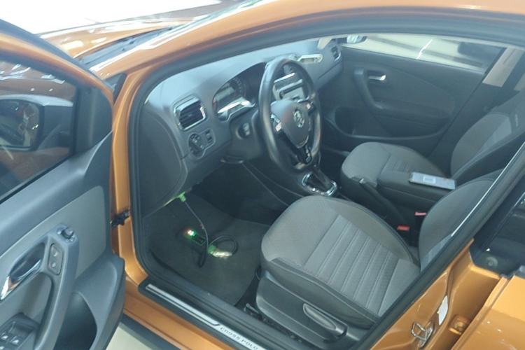 Used Volkswagen Polo 2016 1.6L Cross Polo Automatic Driver Seat