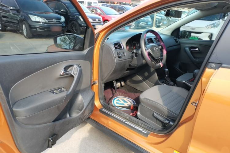 Used Volkswagen Polo 2016 1.6L Cross Polo Automatic Driver Seat