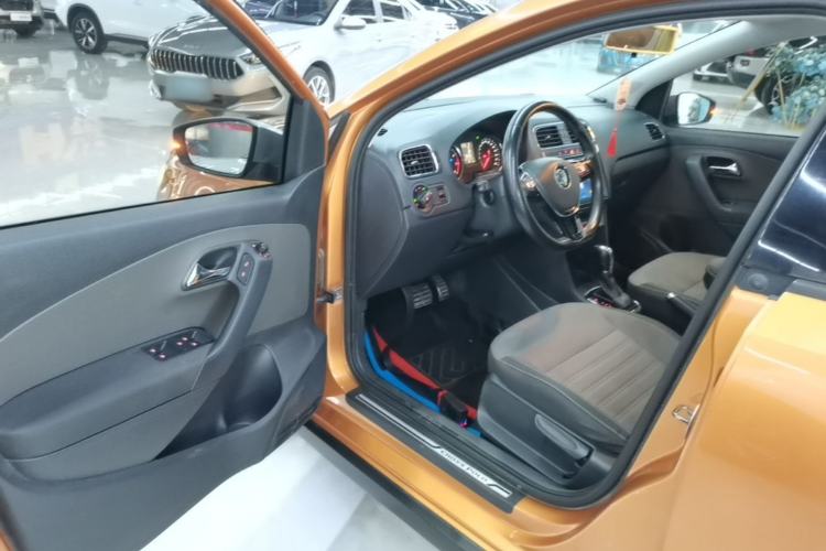 Used Volkswagen Polo 2016 1.6L Cross Polo Automatic Driver Seat