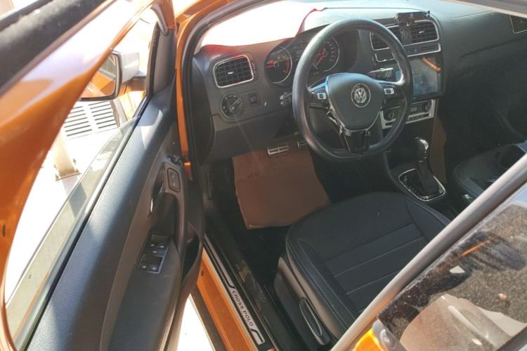 Used Volkswagen Polo 2016 1.6L Cross Polo Automatic Driver Seat