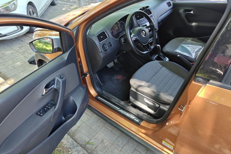 Used Volkswagen Polo 2016 1.6L Cross Polo Automatic Driver Seat