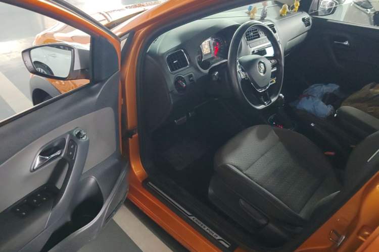 Used Volkswagen Polo 2016 1.6L Cross Polo Automatic Driver Seat