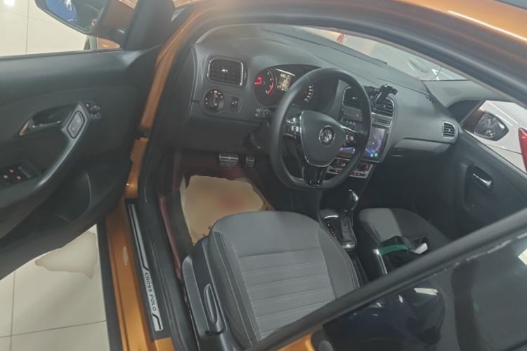 Used Volkswagen Polo 2016 1.6L Cross Polo Automatic Driver Seat