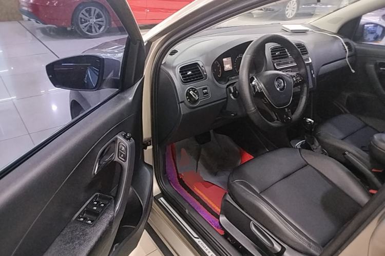 Used Volkswagen Polo 2016 1.4L Cross Polo Automatic Driver Seat