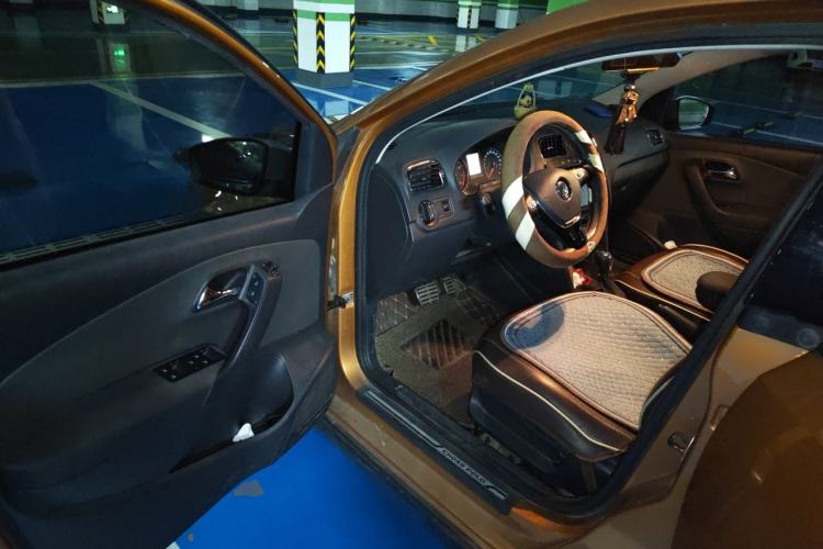 Used Volkswagen Polo 2016 1.6L Cross Polo Automatic Driver Seat
