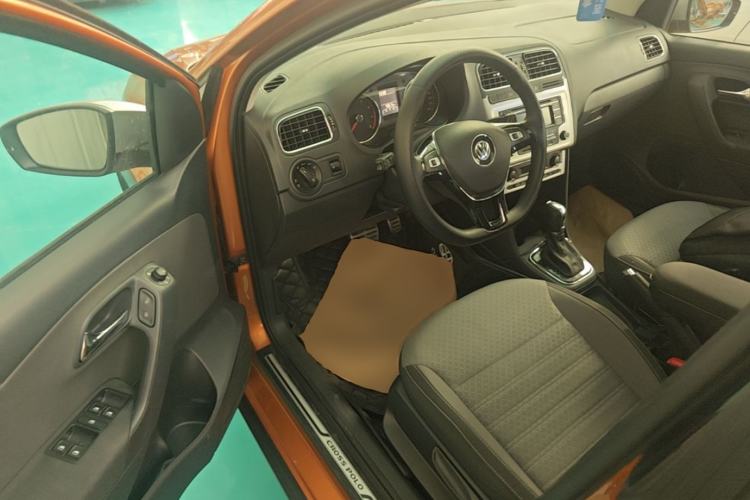 Used Volkswagen Polo 2016 1.6L Cross Polo Automatic Driver Seat