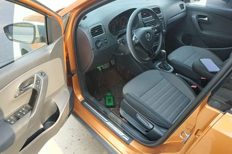 Used Volkswagen Polo 2016 1.6L Cross Polo Automatic Driver Seat