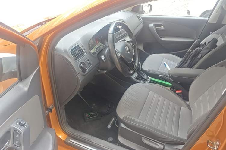 Used Volkswagen Polo 2016 1.6L Cross Polo Automatic Driver Seat