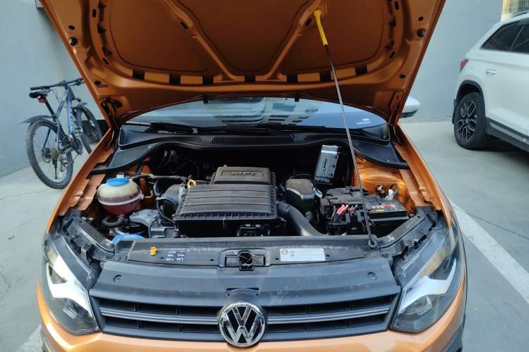 Used Volkswagen Polo 2016 1.6L Cross Polo Automatic Engine Bay