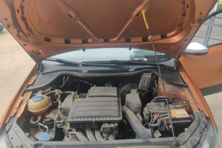 Used Volkswagen Polo 2016 1.6L Cross Polo Automatic Engine Bay