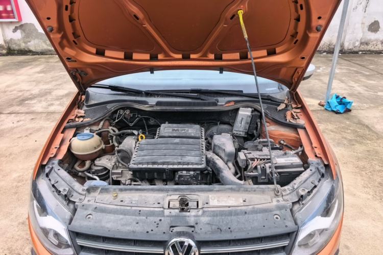 Used Volkswagen Polo 2016 1.6L Cross Polo Automatic Engine Bay