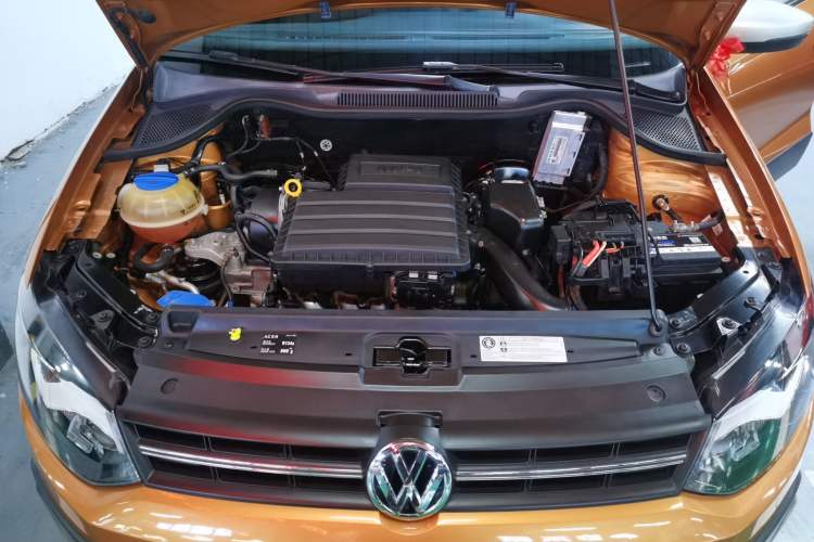 Used Volkswagen Polo 2016 1.6L Cross Polo Automatic Engine Bay