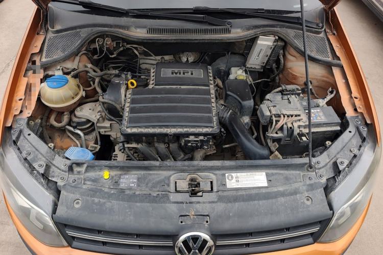 Used Volkswagen Polo 2016 1.6L Cross Polo Automatic Engine Bay