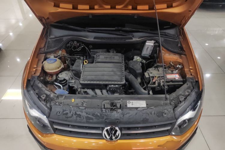 Used Volkswagen Polo 2016 1.6L Cross Polo Automatic Engine Bay
