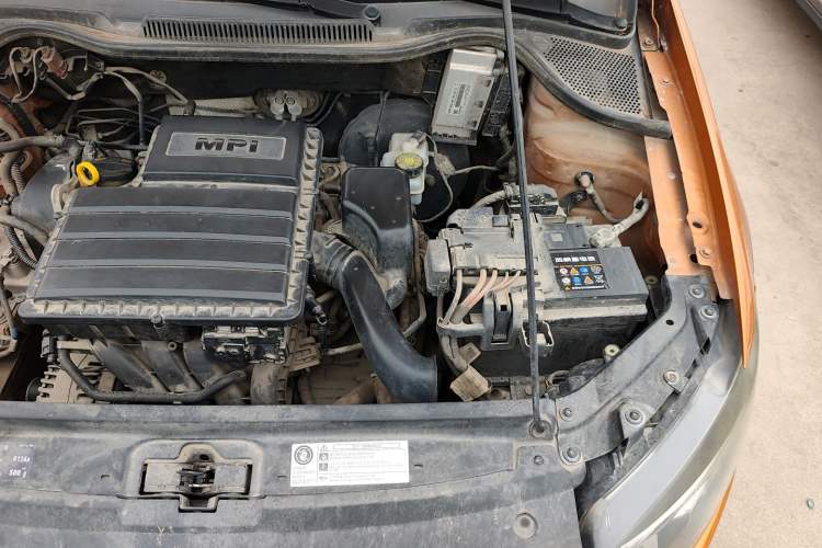 Used Volkswagen Polo 2016 1.6L Cross Polo Automatic Engine Bay Left