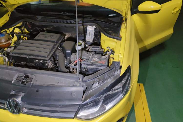 Used Volkswagen Polo 2016 1.6L Automatic Comfort Model Engine Bay Left