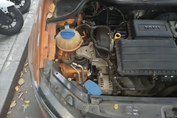Used Volkswagen Polo 2016 1.4L Cross Polo Manual Engine Bay Right