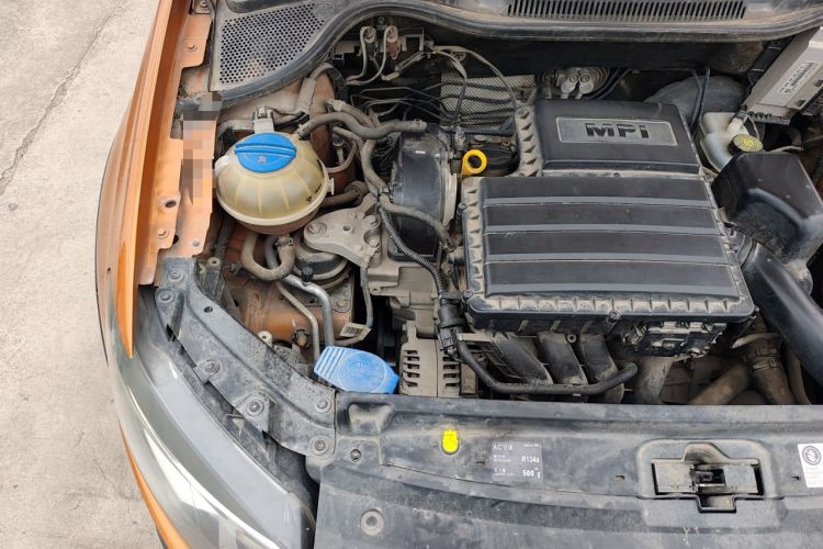 Used Volkswagen Polo 2016 1.6L Cross Polo Automatic Engine Bay Right