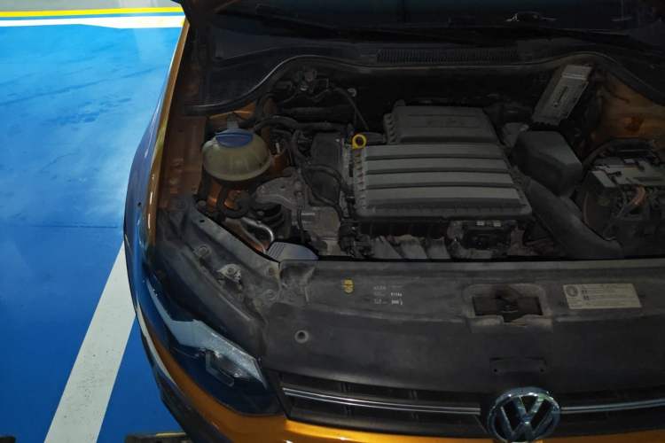 Used Volkswagen Polo 2016 1.6L Cross Polo Automatic Engine Bay Right