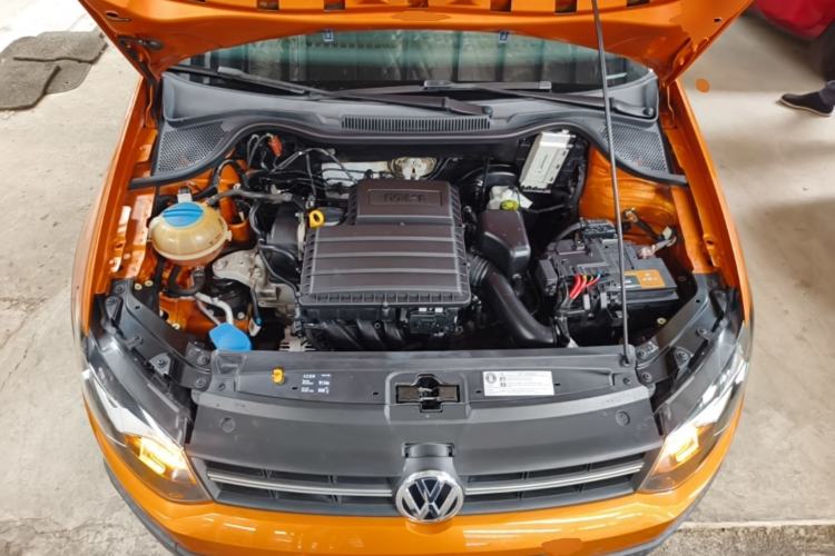 Used Volkswagen Polo 2016 1.6L Cross Polo Automatic Engine Bay