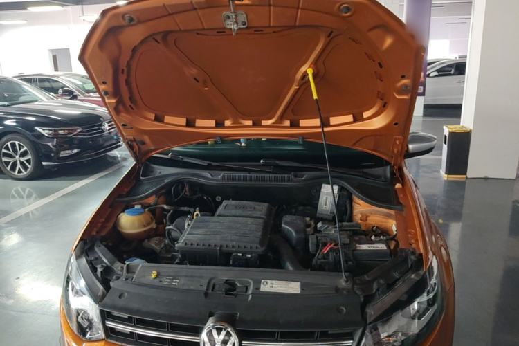 Used Volkswagen Polo 2016 1.6L Cross Polo Automatic Engine Bay